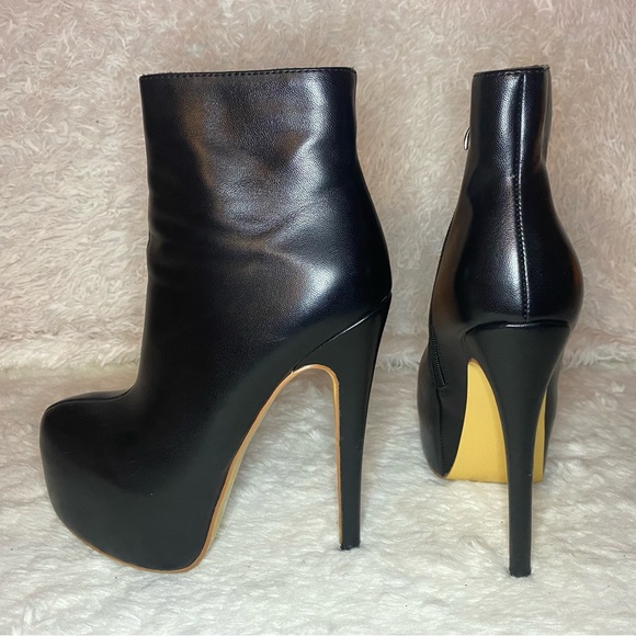 Shoes - Black Faux Leather | Platform Pump | Six Inch Heeled Bootie
